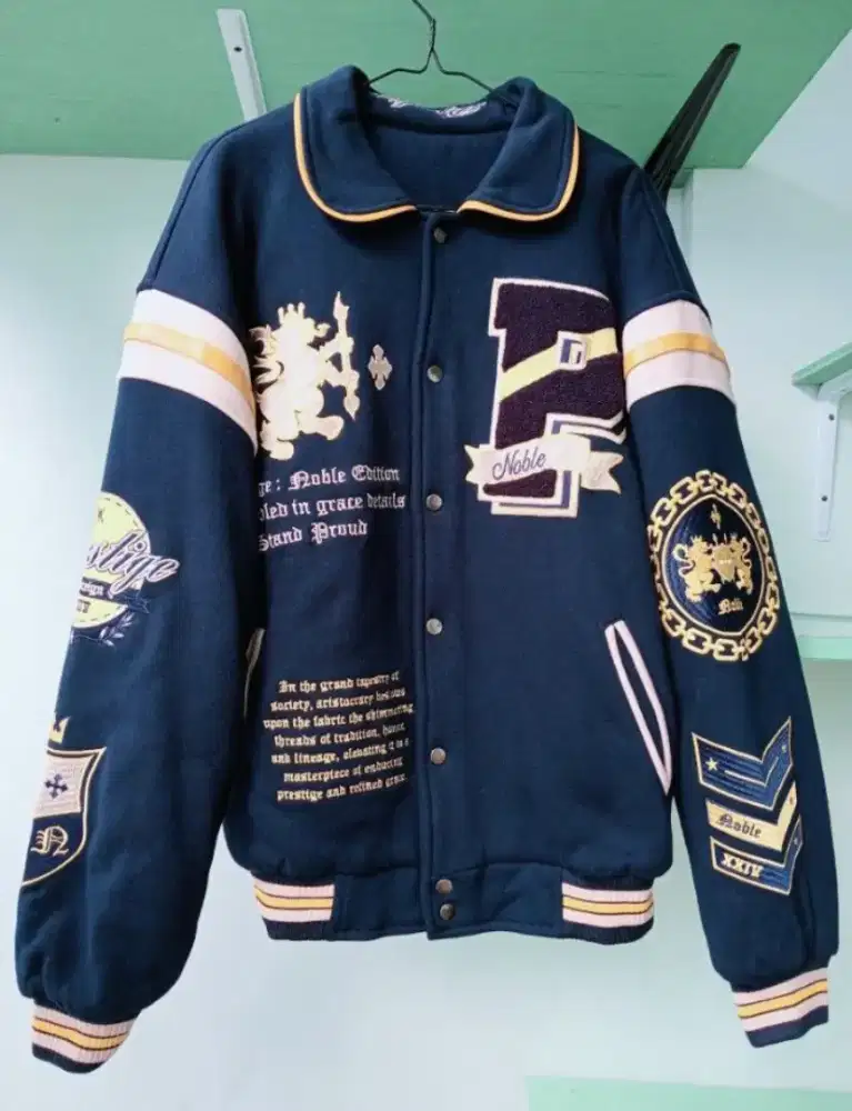 Jaket Varsity Evocative