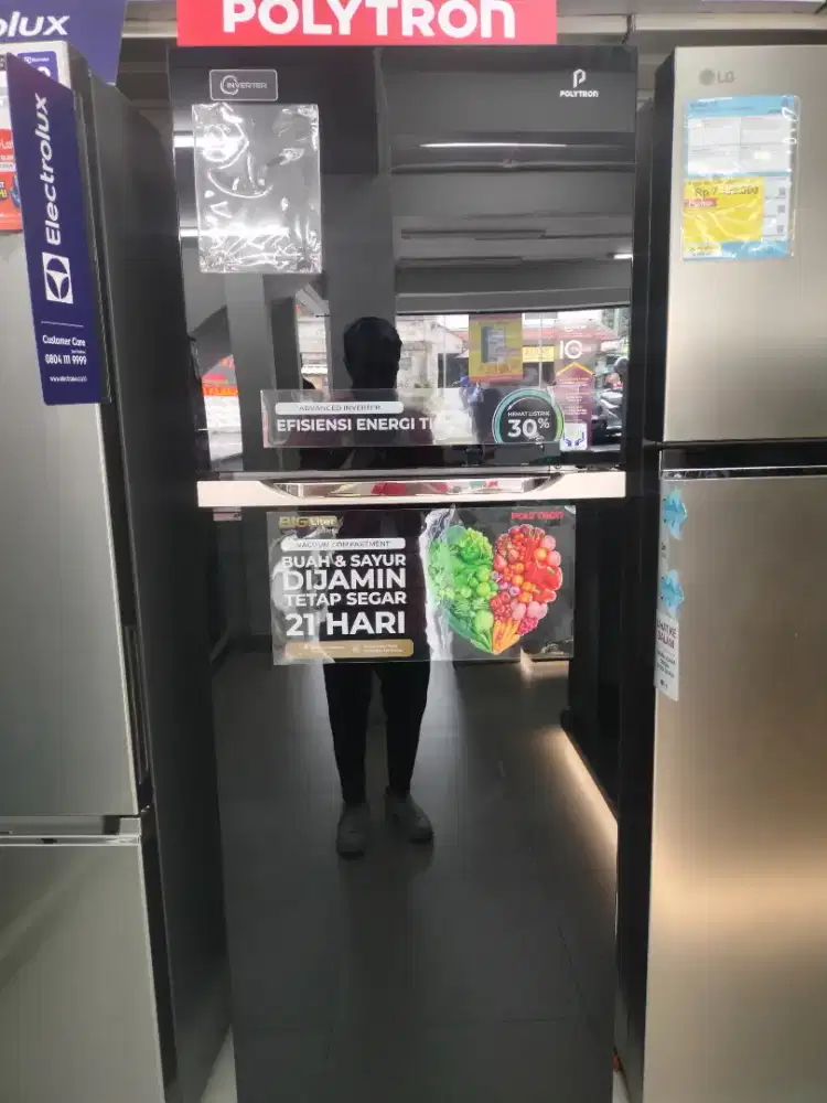 Kulkas Polytron | 339 L | 140 Watt | Inverter