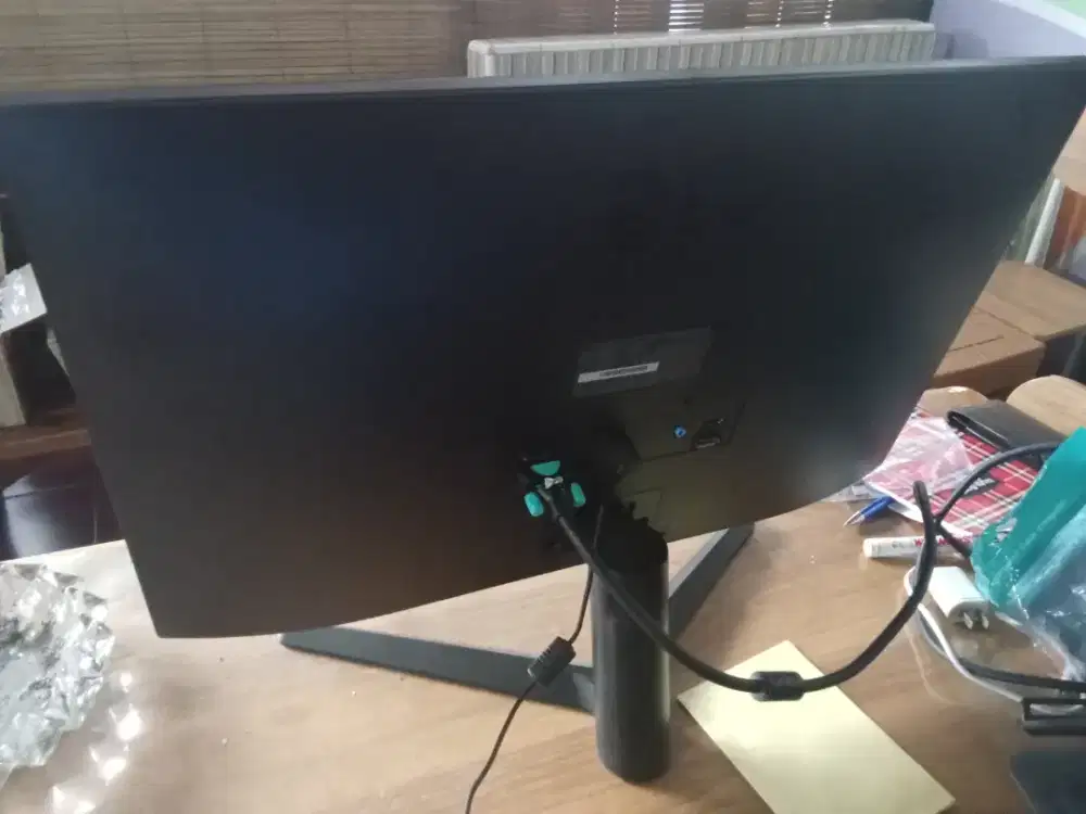 LED LG 24  24MP60G-B, Minus Layar bergaris, COD Cibubur Dsk