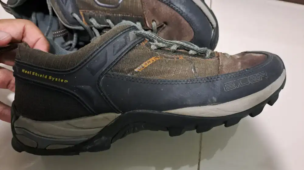 Sepatu eiger ori uk 42
