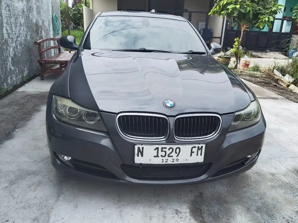 BMW 320i 2009 Bensin
