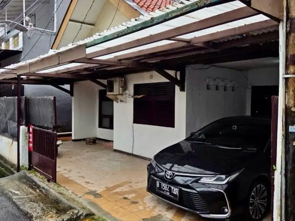 Rumah 2 Lantai dengan 5 Kamar Tidur Lokasi Tebet Jaksel