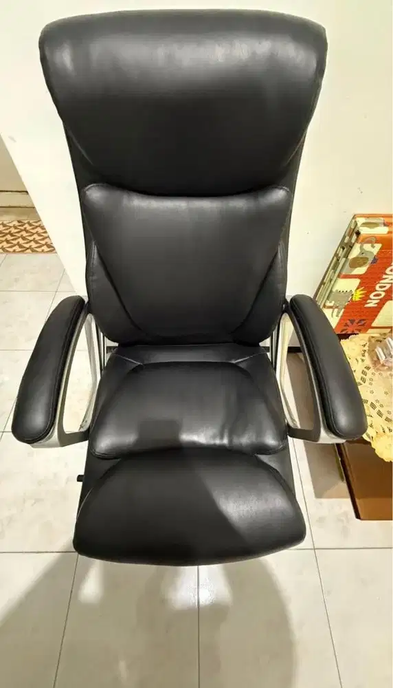 Kursi kantor direktur