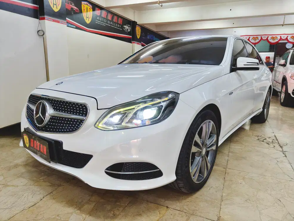 MERCEDES BENZ E250 W212 AVANTGARDE  FACELIFT 2013 / 2014 PUTIH