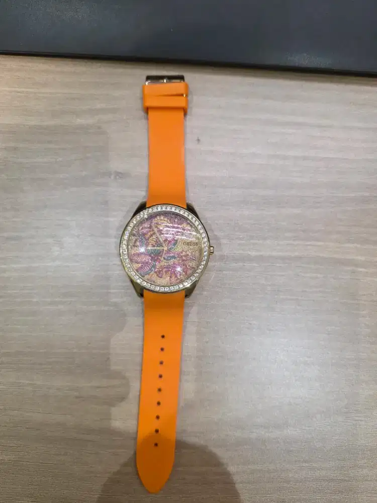 Jam Tangan Wanita Guess W0960L2 Getaway