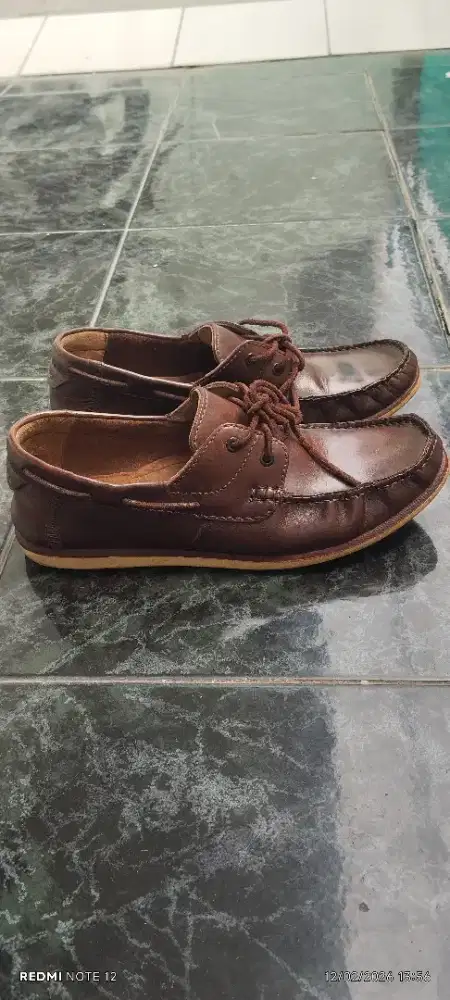 Sepatu kulit Tommy Hilfiger size 43