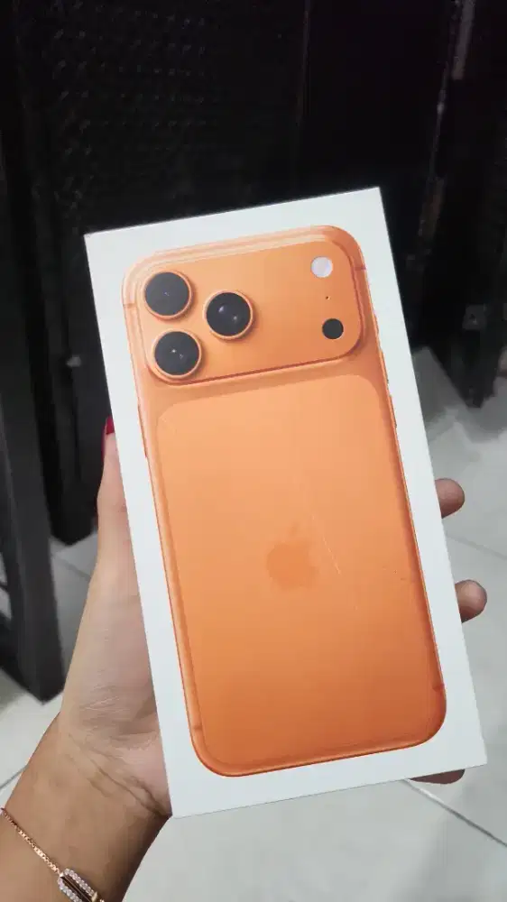 Iphone 17Promax cosmic orange