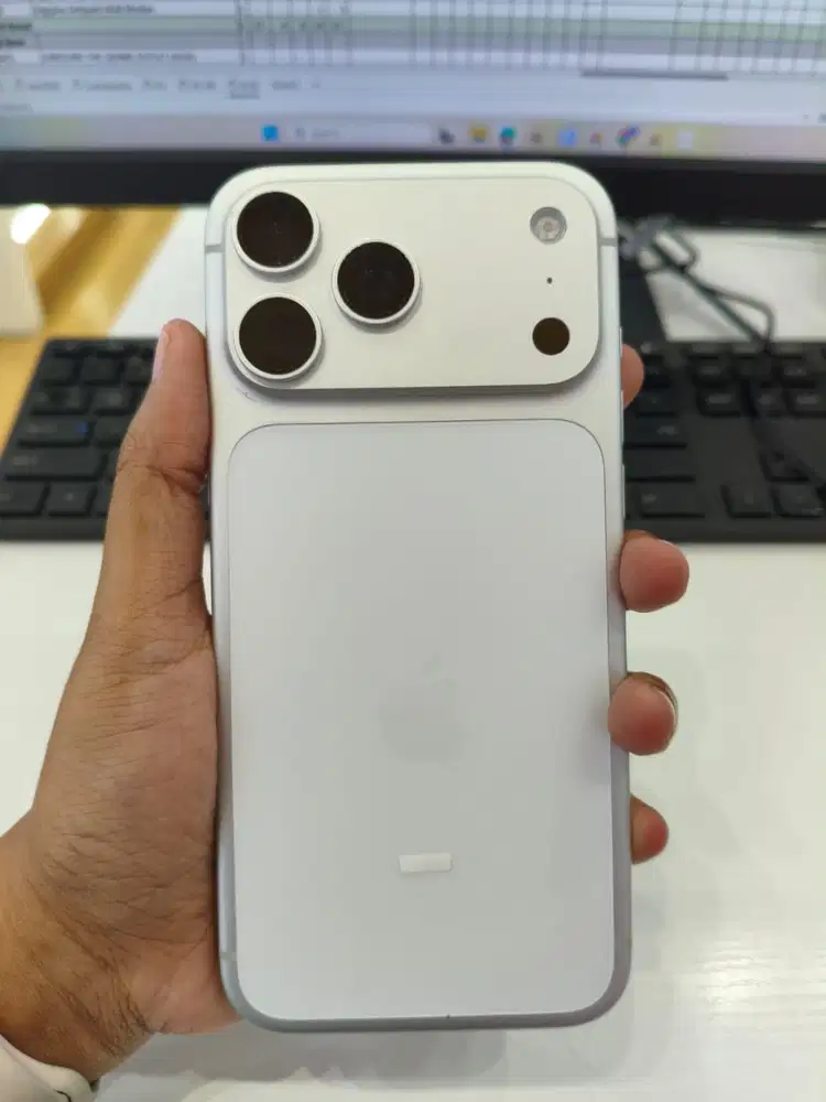 IPHONE 17PM 256 SILVER (ID/A)