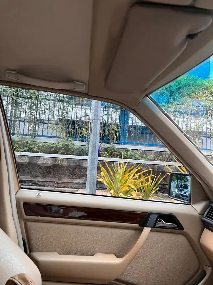 Mercedes-Benz E300 1991 Bensin