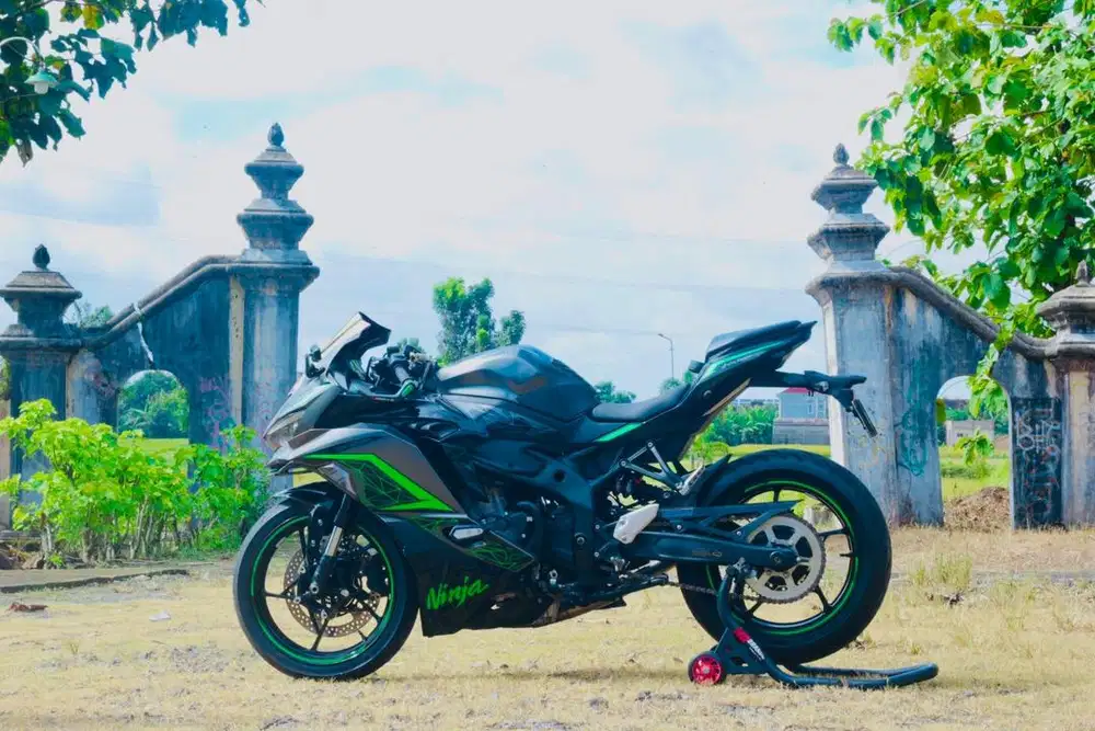 Kawasaki ZX25R ABS 2023 mulus benelli bn600 KTM Duke390 Z650 ER6N