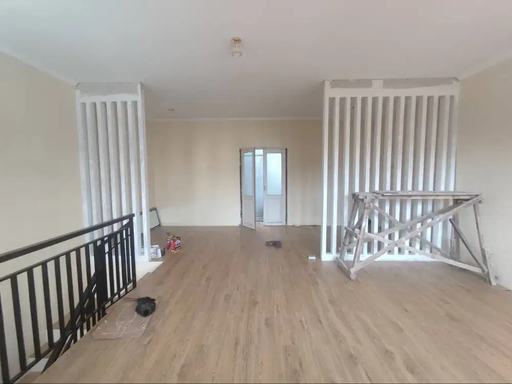 Disewakan Rumah 2 lantai semi furnished di komplek Permata Depok