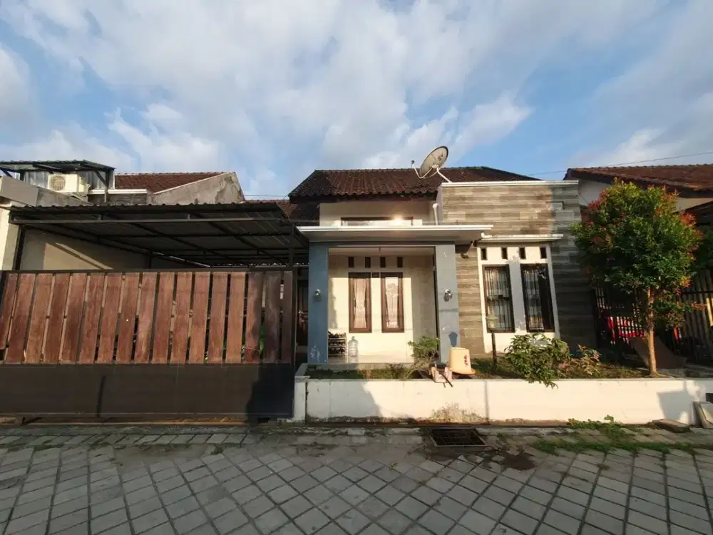 Rumah di kompleks udayana pusat kota Mataram