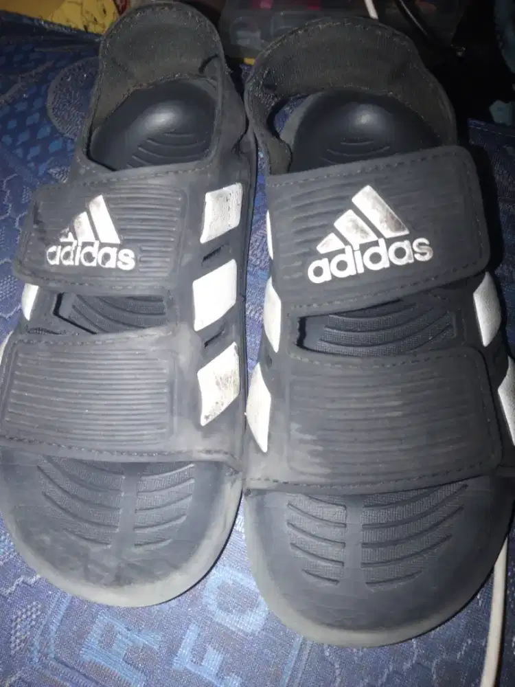Sandal anak Adidas