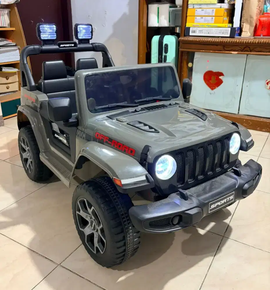 Mobil Aki Model JEEP Off Road Like New