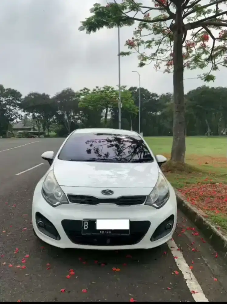 KIA RIO 2012 AT W.PUTIH KONDISI MULUS KM. 88RB PAJAK 26 DES