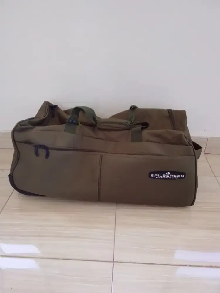 Tas travel besar dengan roda