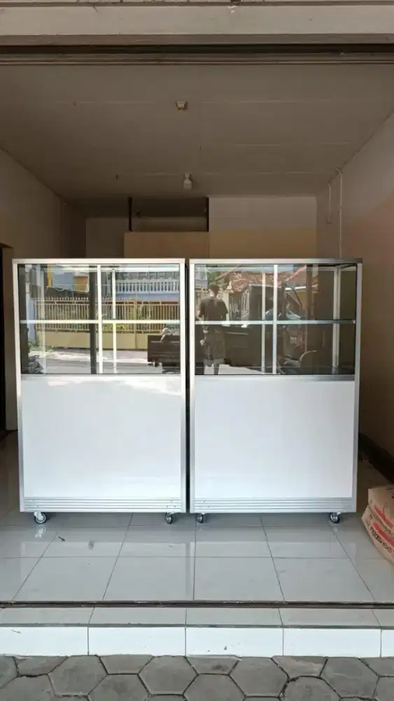 Etalase makanan dan lauk