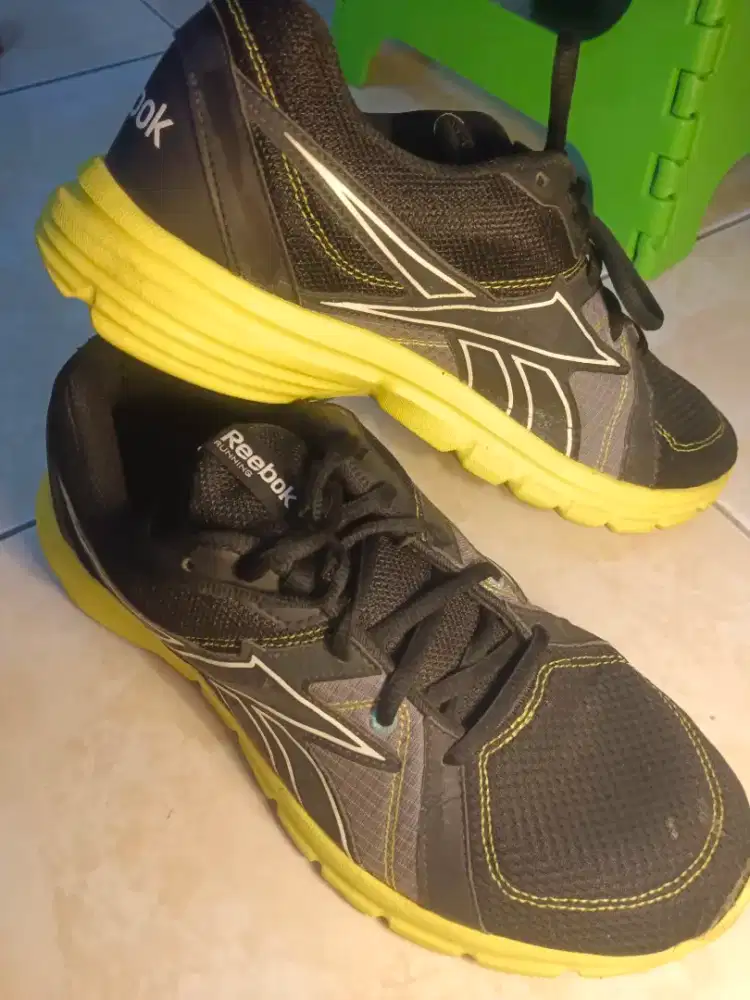 Sepatu Reebok running