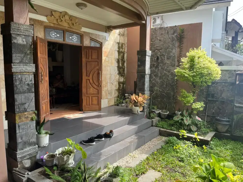 Dijual Rumah Mewah di Perumahan Griya Perwita wisata
