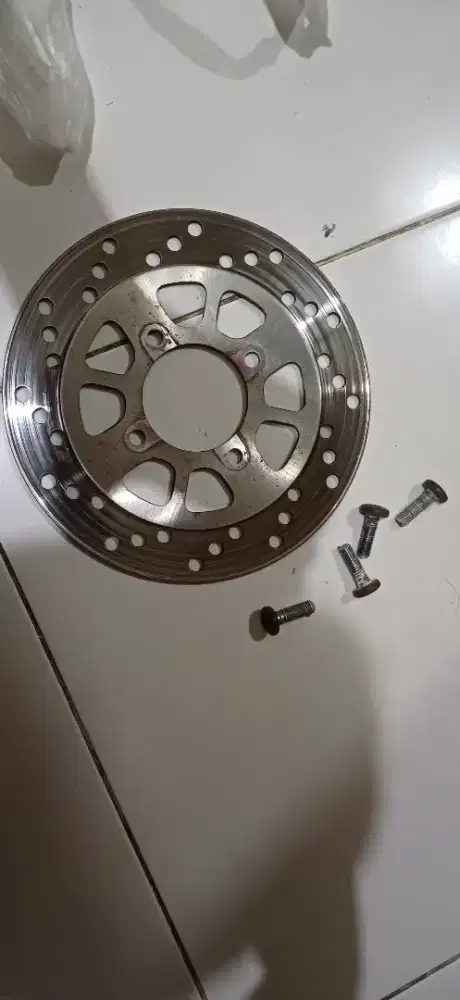 Piringan cakram rem depan