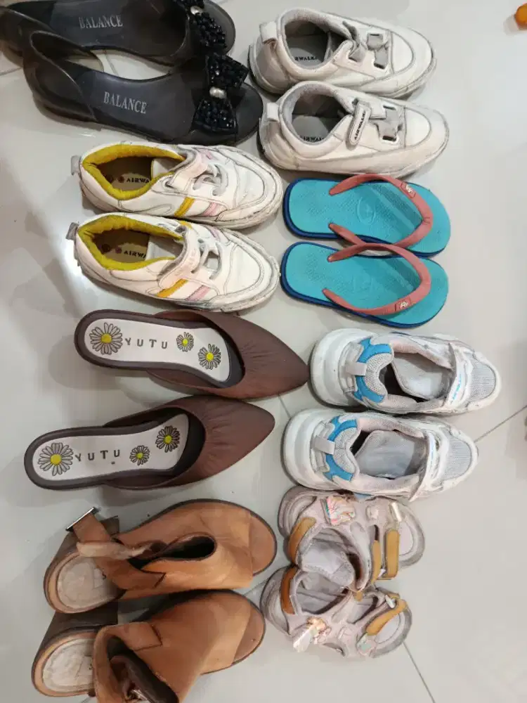 Sepatu anak merk airwalk+  sandal Steve Madden 7 pasang semuanya