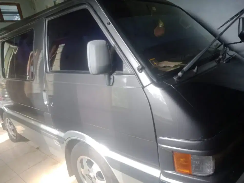 Di jual Mazda E2000