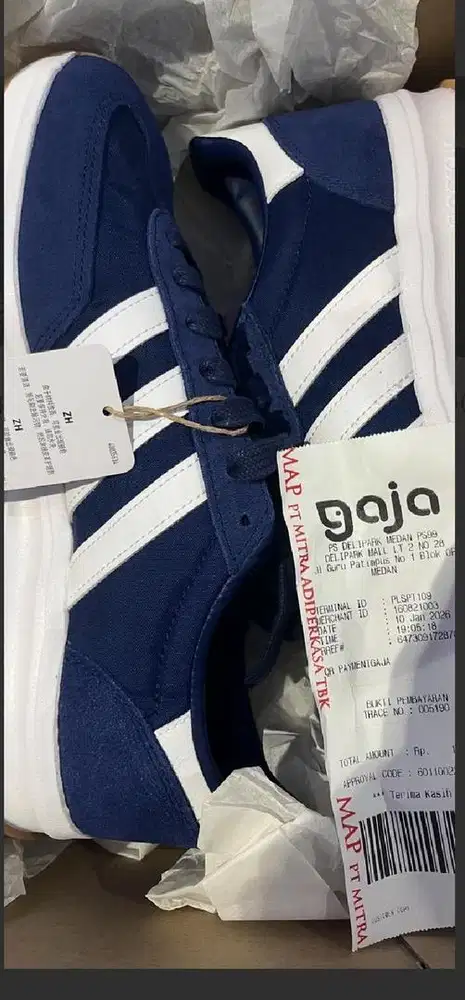 sepatu Adidas Run 70S 2.0