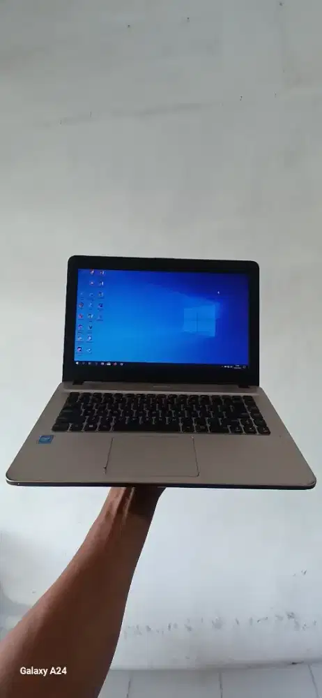 Asus Ram 4GB ssd 128gb HDD500GB