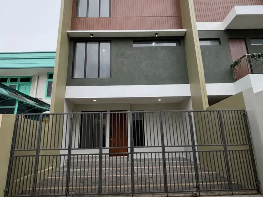 Dijual Rumah 3 Lantai di Kelapa Gading Harga Nego