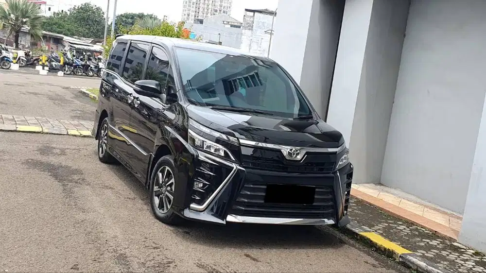 [ GARANSI 5TH ] Toyota Voxy 2.0 Sunroof AT 2019/2020