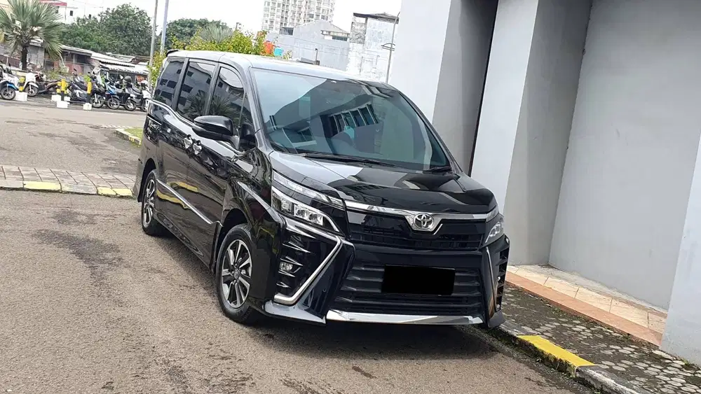 [ GARANSI 5TH ] Toyota Voxy 2.0 Sunroof AT 2019/2020