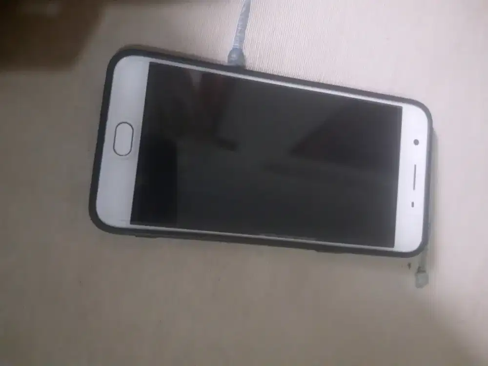 Dijual!! HP OPPO F1s, RAM 3,0 GB, ROM 6,0 GB (tersedia) 32GB (Total)