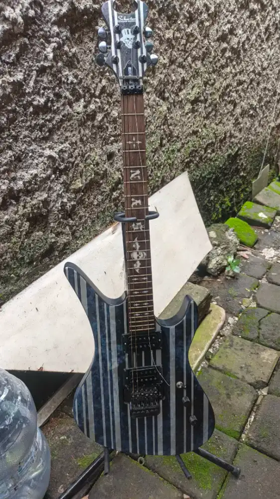 Gitar listrik custom