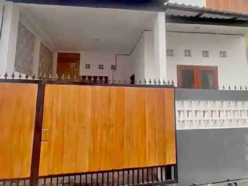 rumah di area yang tenang di jalan Cokroaminoto dekat sekolah taman Rama