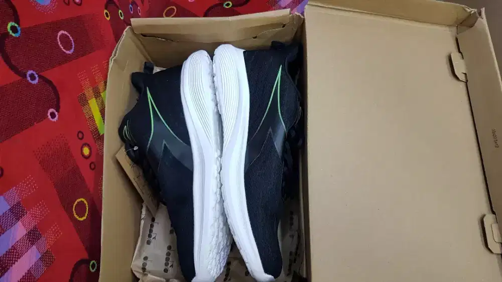 Dijual Sepatu Diadora Manva Ukuran 42 Belum Pernah Dipake BNOB Hadiah.