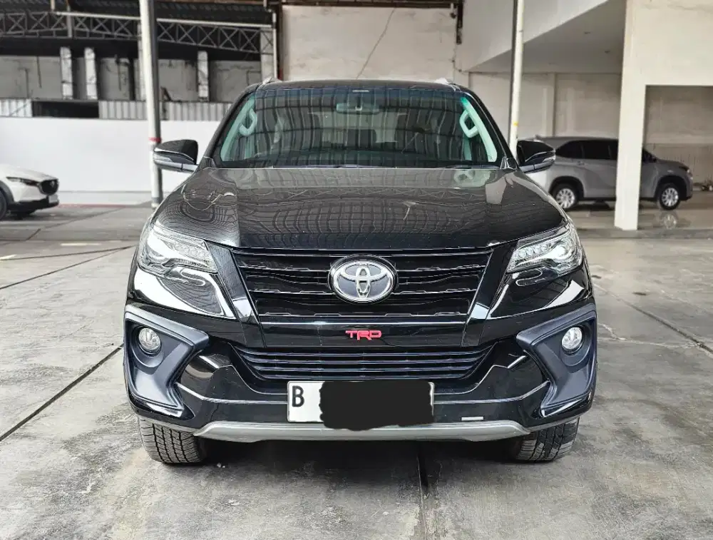 Super Gress 52rban Km Mulus Toyota Fortuner 2.4 VRZ TRD AT 2017 Hitam