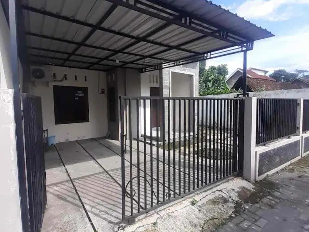 Rumah Cantik Area kampus UII pusat jalan kaliurang Sleman, Jogja