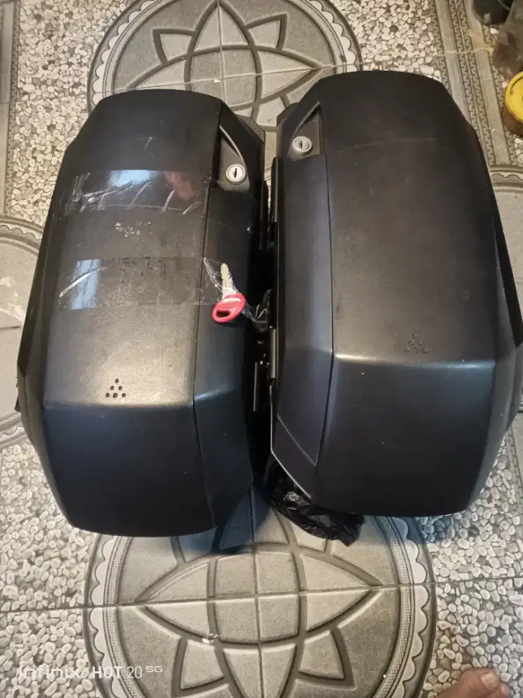 Box kanan kiri merk shad 23 baru pake 3 bulanan