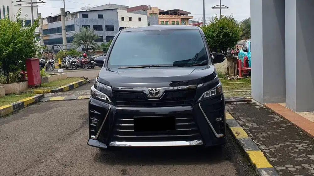 Toyota Voxy 2.0 Sunroof AT Hitam NIK 2019 Low Km 36Rb Record Garansi