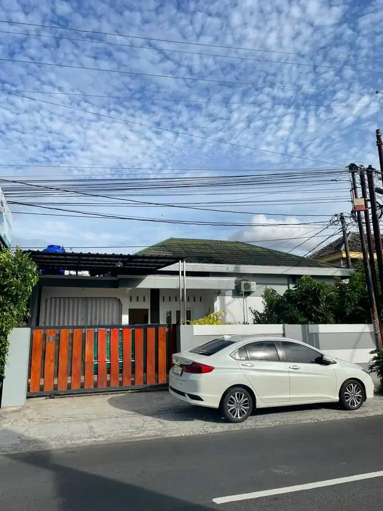 Rumah Mewah Tepi Jln Raya Bisa Untuk Usaha