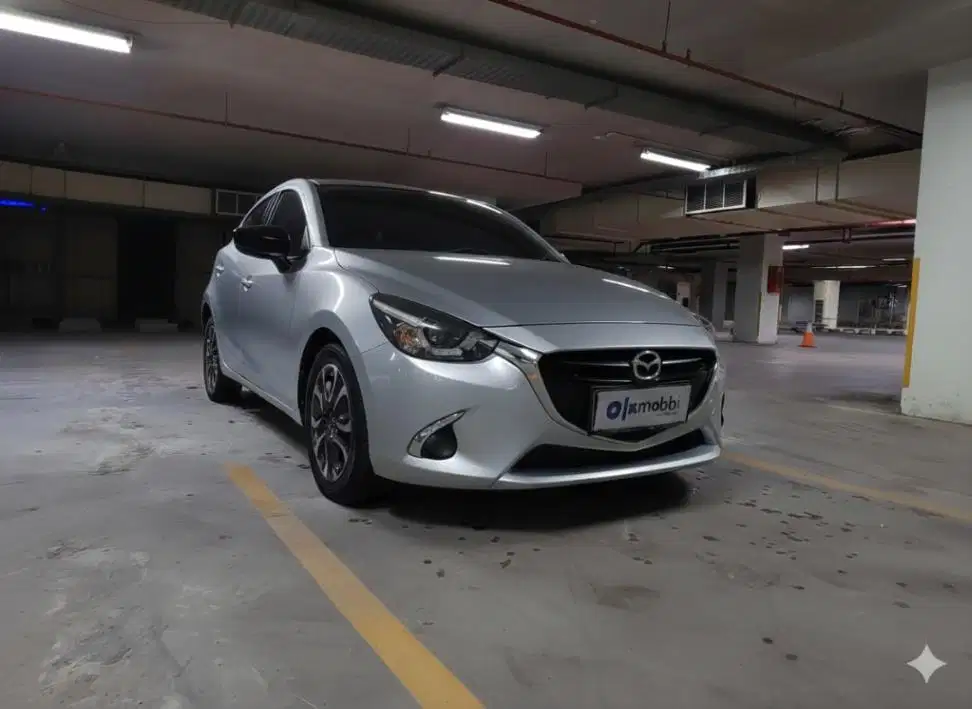 DP RINGAN Mazda 2 1.5 R Bensin-AT 2017 Silver CPFJB