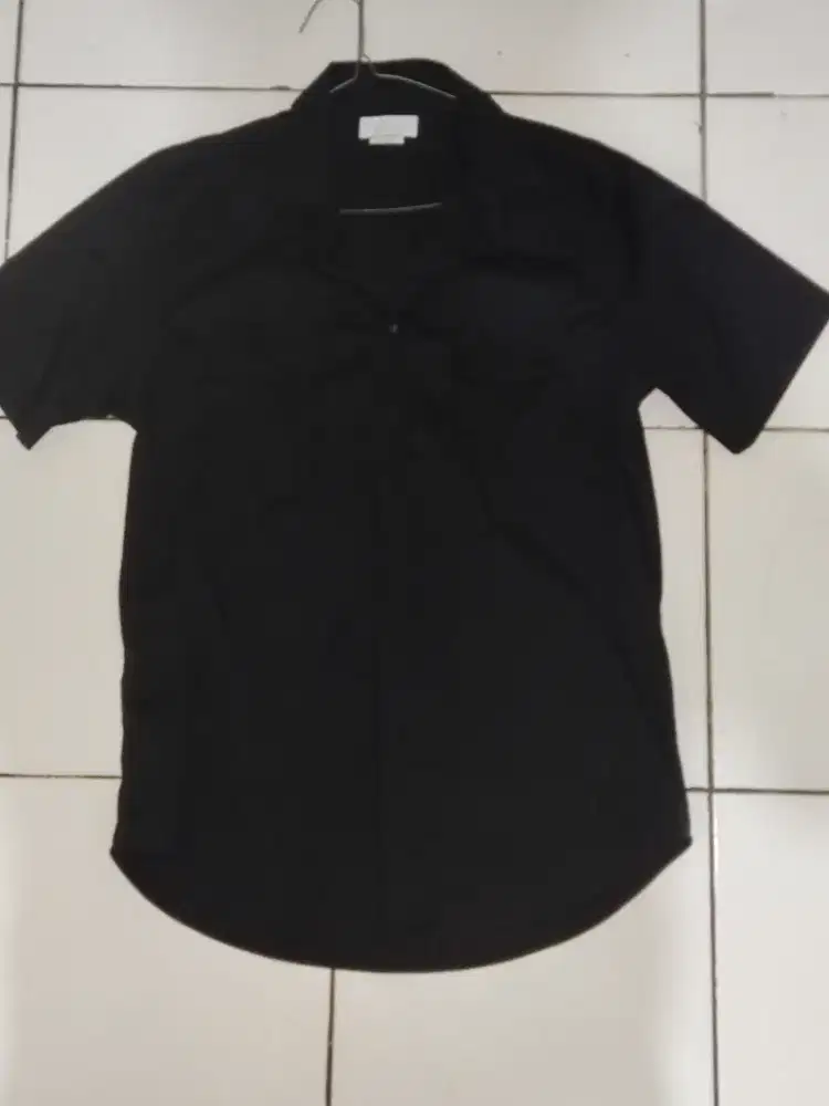 Kemeja Hitam Lengan Pendek ZARA