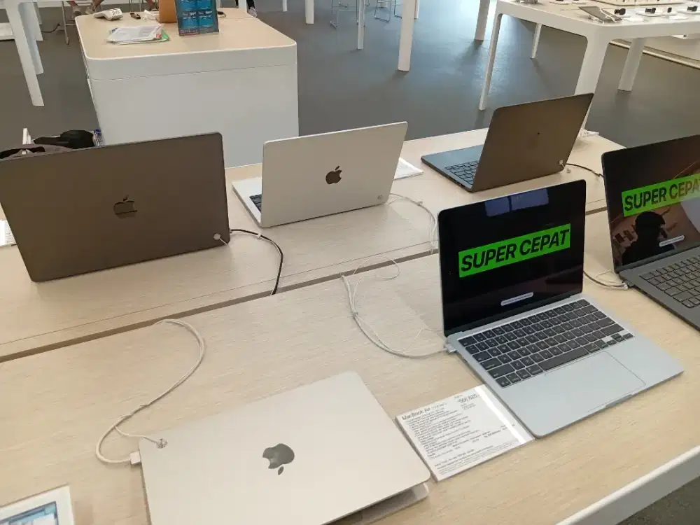 MacBook Air M2 13 inci