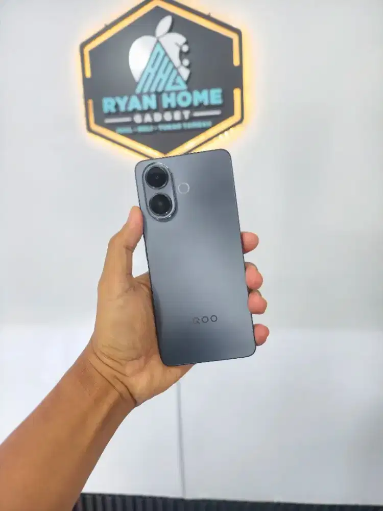 Iqoo Z10r 8GB / 256GB 2 Hari Pakai