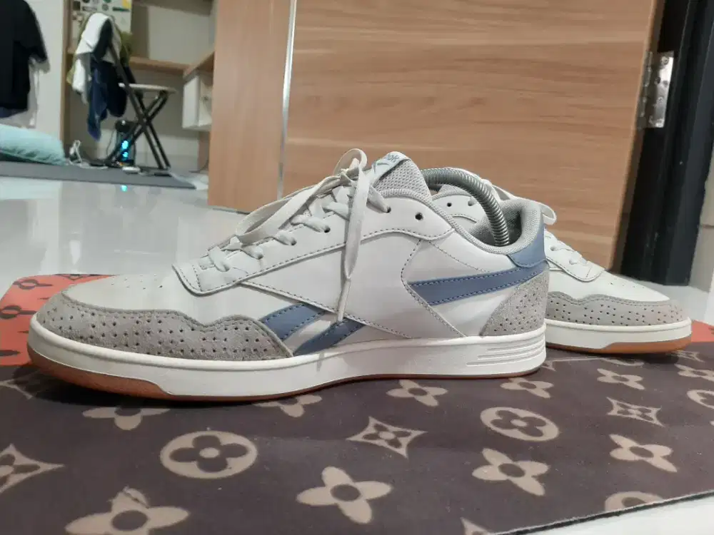 Reebok white size 42