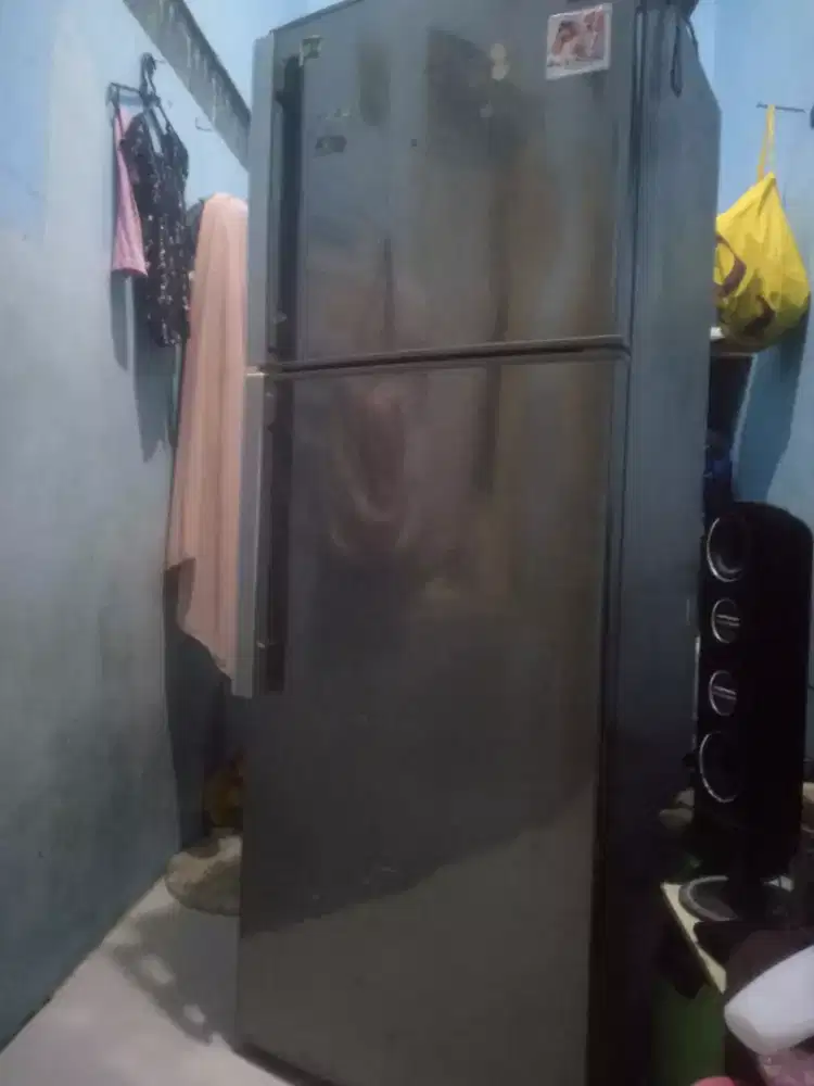 Dijual kulkas 2 pintu