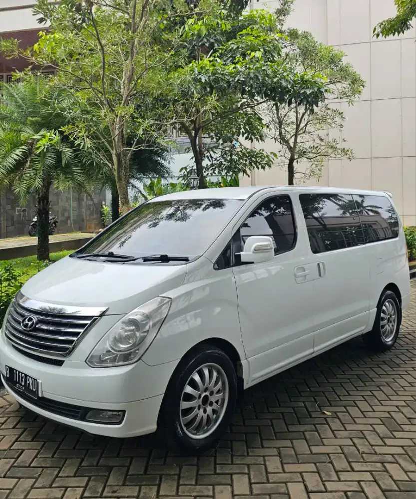 Hyundai H1 CRDi Diesel Matic Putih