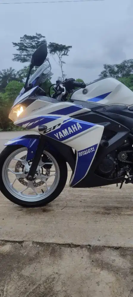 Yamaha R25 Biru Putih Plat Bandung