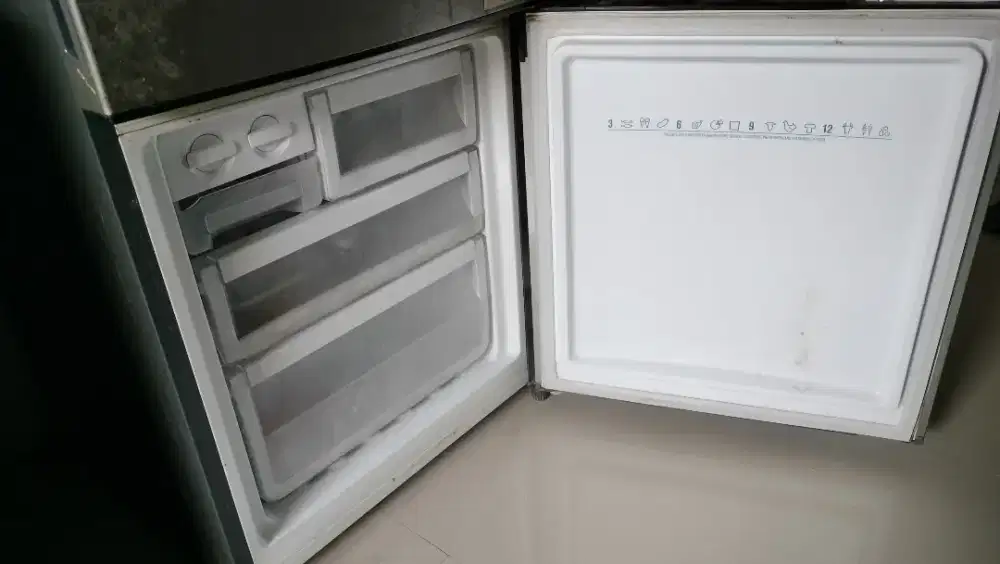 KULKAS ELEXTROLUX 2PINTU