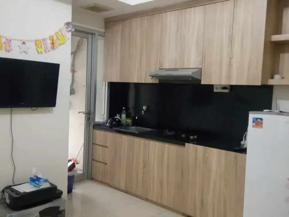 disewakan unit apartemen green lake sunter,2 kamar furnished,lantai tengah,2 AC dan waterheater,14 juta/3 bulan